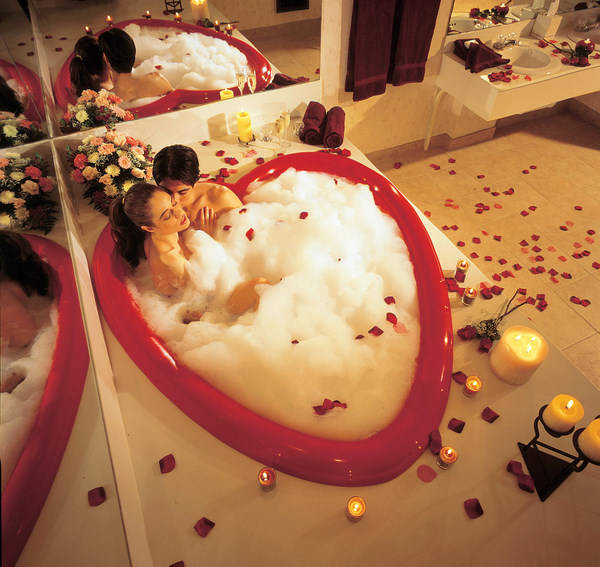 Bồn tắm lãng mạn dành cho đêm tân hôn Bồn tắm hiện đại