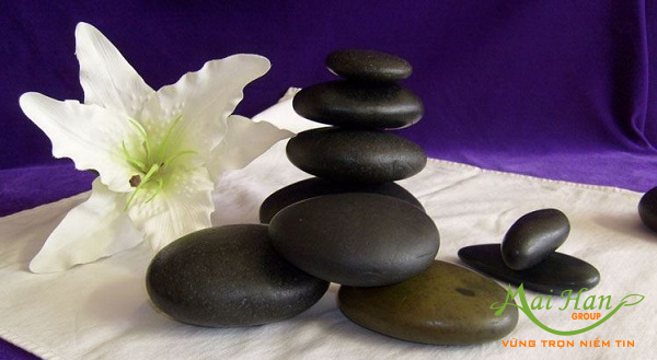 Làm đẹp kiểu quý tộc với đá nóng massage