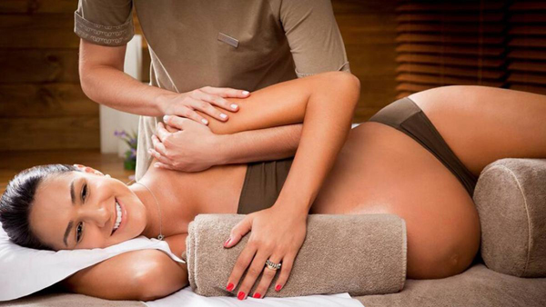 Massage cho mẹ bầu như thế nào là an toàn: cần tham khảo ý kiến bác sĩ rõ ràng