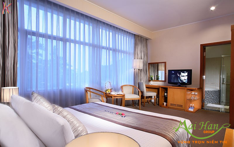 Phòng ngủ có không gian thoáng Blue Moon Hotel & Spa Đà Lạt 4 sao