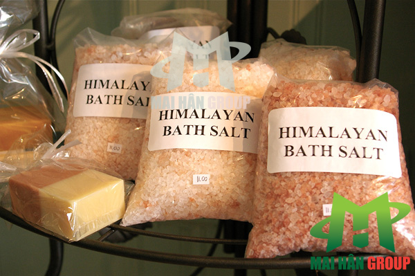 Muối tắm Himalaya sẽ nhanh chóng mang đến cho bạn làn da mịn màng, tươi mới Muối tắm Himalaya sẽ nhanh chóng mang đến cho bạn làn da mịn màng, tươi mới