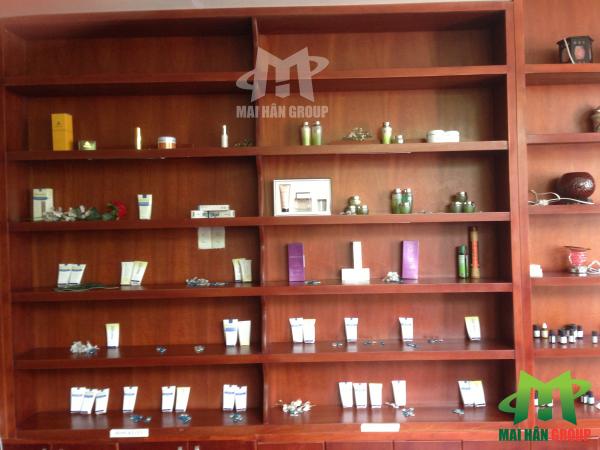 Tủ mỹ phẩm trong spa gia đình 167 Nguyễn Đình Chiểu do Mai Hân cung cấp