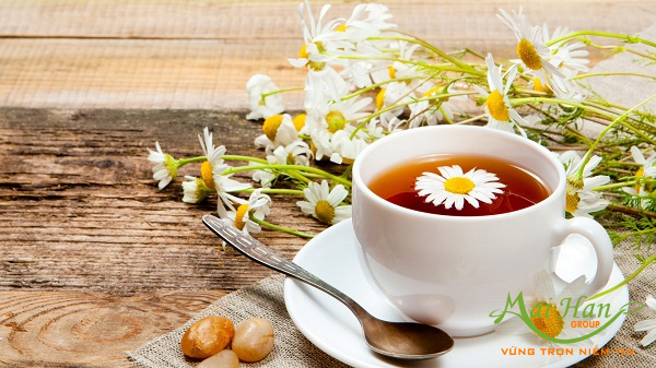 Hết mụn, trắng da nhờ xông hơi với hoa cúc