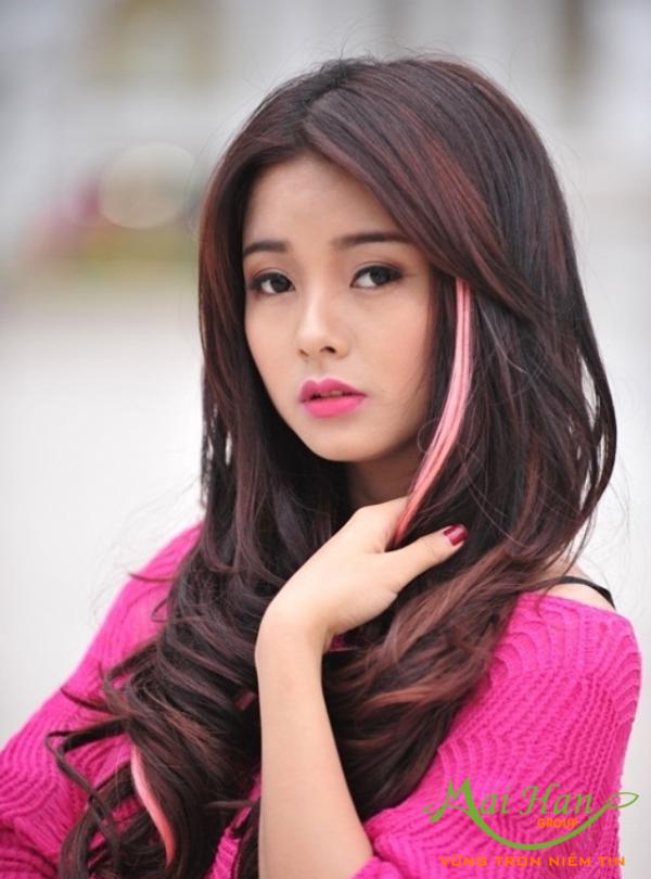 Làm đẹp tại spa hay tại nhà: nhuộm hightlight tại tiệm Làm đẹp tại spa hay tại nhà: nhuộm hightlight tại tiệm