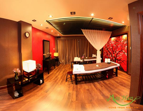 Biến tấu với gỗ để tăng thêm sự sang trọng cho spa