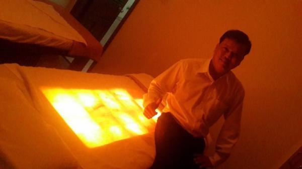 Giường đá muối Himalaya Mai Hân là lựa chọn lý tưởng để chăm sóc sức khỏe cho tất cả các thành viên trong gia đình    