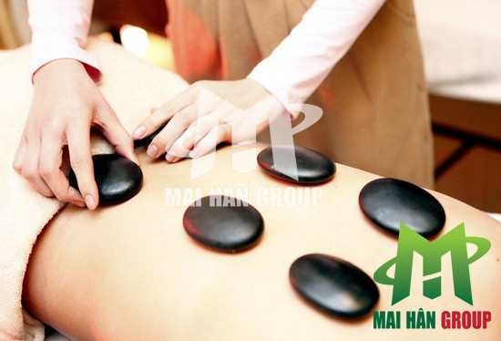 Massage đá nóng - Liệu pháp chăm sóc cơ thể đơn giản có thể thực hiện tại nhà