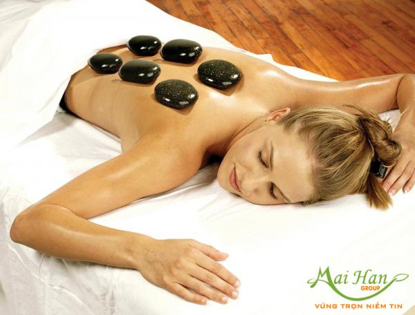 Massage đá nóng kết hợp xoa bóp Massage đá nóng kết hợp xoa bóp