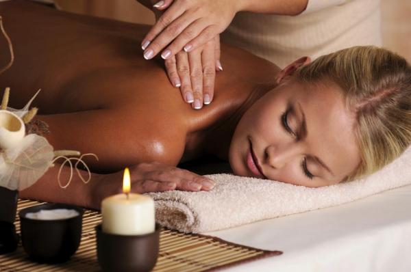 Massage massage và xông hơi, liệu pháp cho mẹ