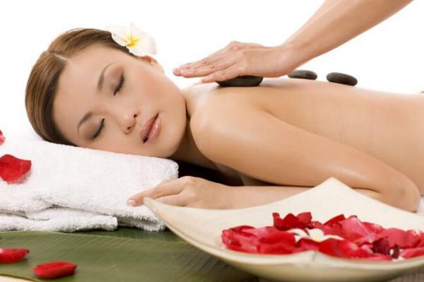 Cách thực hiện liệu trình massage đá nóng