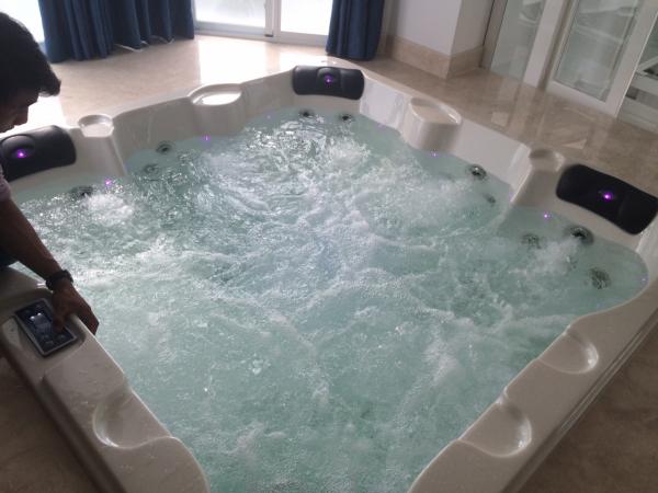 Công trình Home Spa quận 7 với bồn jacuzzi + phòng xông khô thông thường Công trình Home Spa quận 7 với bồn jacuzzi + phòng xông khô thông thường