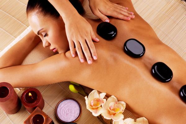 Massage bằng đá nóng- sự tuyệt vời cho việc thư giãn ngay tại nhà Massage bằng đá nóng- sự tuyệt vời cho việc thư giãn ngay tại nhà