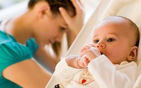 Mẹ mệt mỏi sau sinh massage và xông hơi, liệu pháp cho mẹ