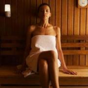 phụ nữ sau khi sinh có nên xông hơi?