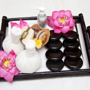 Massage với đá nóng và những lợi ích bạn đạt được