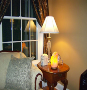 Bừng sáng không gian sống của bạn với đèn đá muối Love Stone